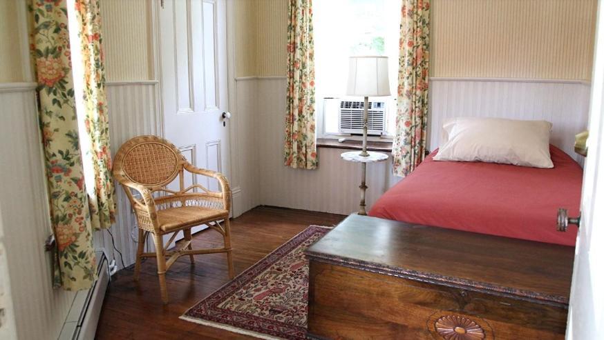Chrysler House Bed & Breakfast Gananoque Exterior photo
