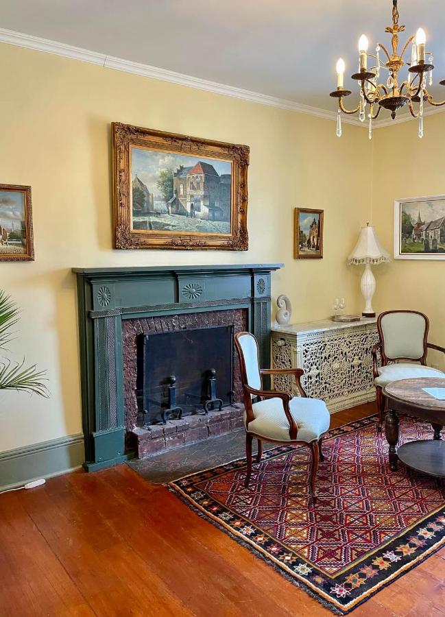 Chrysler House Bed & Breakfast Gananoque Exterior photo